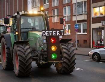 Zemědělci v Německu zablokovali dálniční nájezdy, do Norimberku svolali protest