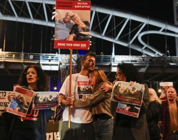 K rukojmím zadržovaným Hamásem se dostanou léky, vyjednal Katar