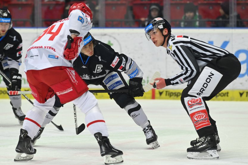 Třinec i potřetí v sezoně porazil Vary a ukončil sérii Energie