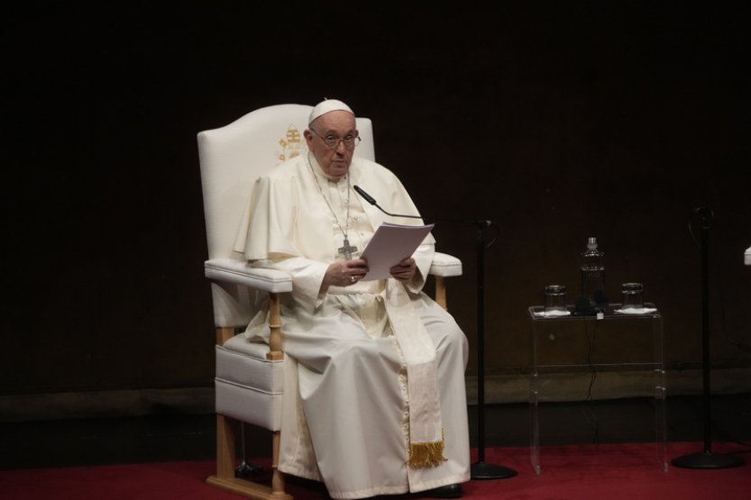 Papež v Lisabonu vyzval k pokorné očistě církve po skandálech s obtěžováním dětí