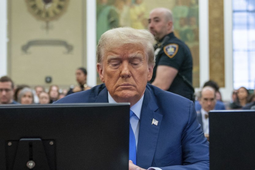 Trump má listu The New York Times uhradit skoro 393.000 dolarů za právní výlohy