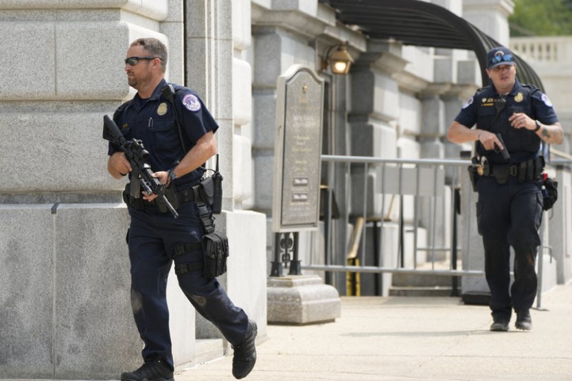 V Senátu ve Washingtonu zasahovala policie kvůli telefonátu o střelci