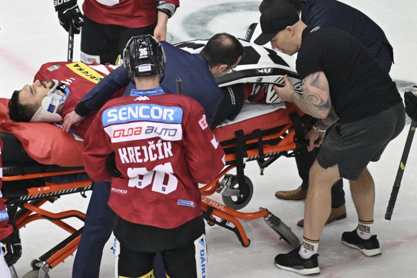 Zraněný brankář Sparty Kovář se cítí mnohem lépe a věří v brzký návrat