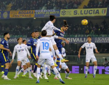 Italský mistr Neapol porazila poslední Salernitanu až gólem v nastavení