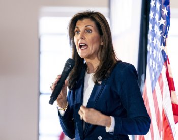 Haleyová je den před republikánským hlasováním v Iowě na druhém místě za Trumpem