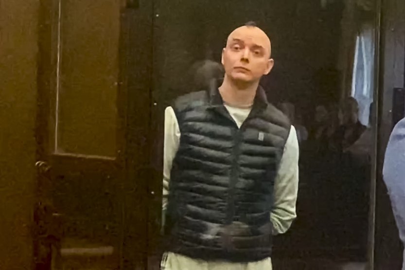 Ruský soud potvrdil 22 let vězení pro novináře Safronova