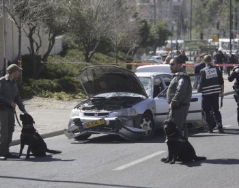 Při útoku v izraelském městě Raanana zahynula jedna žena, 17 lidí je zraněných