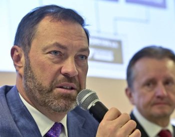 Přežití pražské burzy závisí na zásazích politiků do firmy ČEZ, řekl její šéf