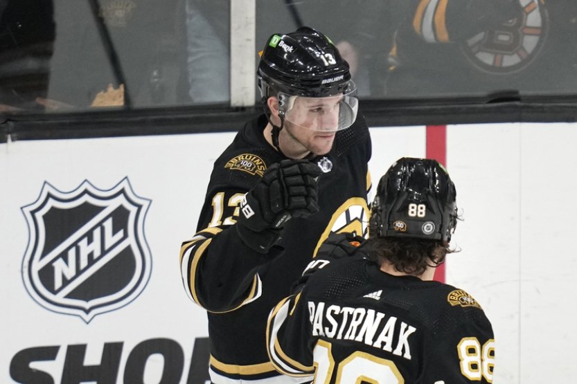 Pastrňák pomohl v NHL k výhře Bostonu gólem a přihrávkou