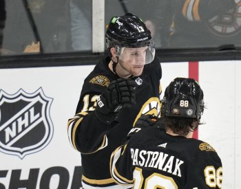 Pastrňák pomohl v NHL k výhře Bostonu gólem a přihrávkou