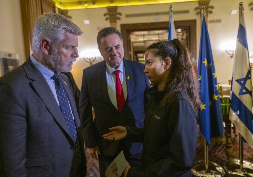 Pavel pokračuje v návštěvě Izraele, navštíví zasaženou vojenskou základnu