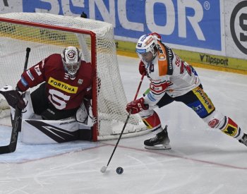 Hokejisty Sparty a Pardubic čeká ve středu přímá bitva o vedení v extralize