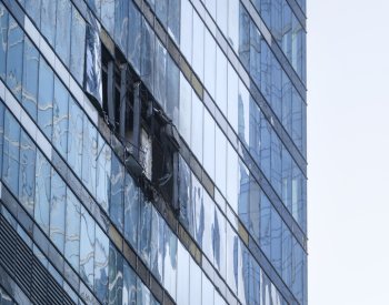 Při útoku dronů na Moskvu byla znovu zasažena výšková budova
