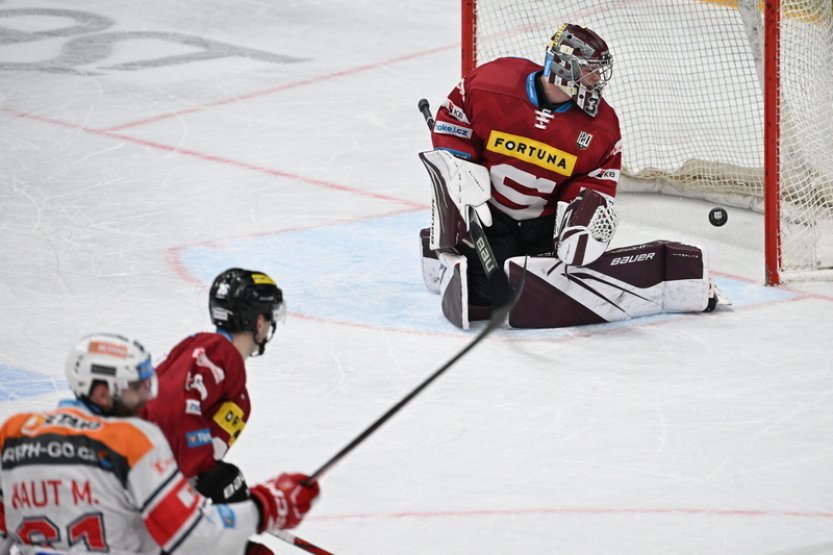 Hokejisté Pardubic vyhráli šlágr na Spartě, prodloužení rozhodl Kaut