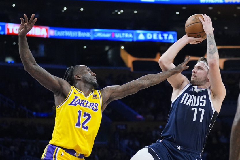 Basketbalisté Dallasu při návratu Dončiče prohráli s Lakers