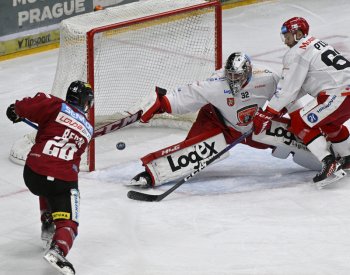 Hokejisté Sparty budou hájit vedení v extralize v Hradci Králové
