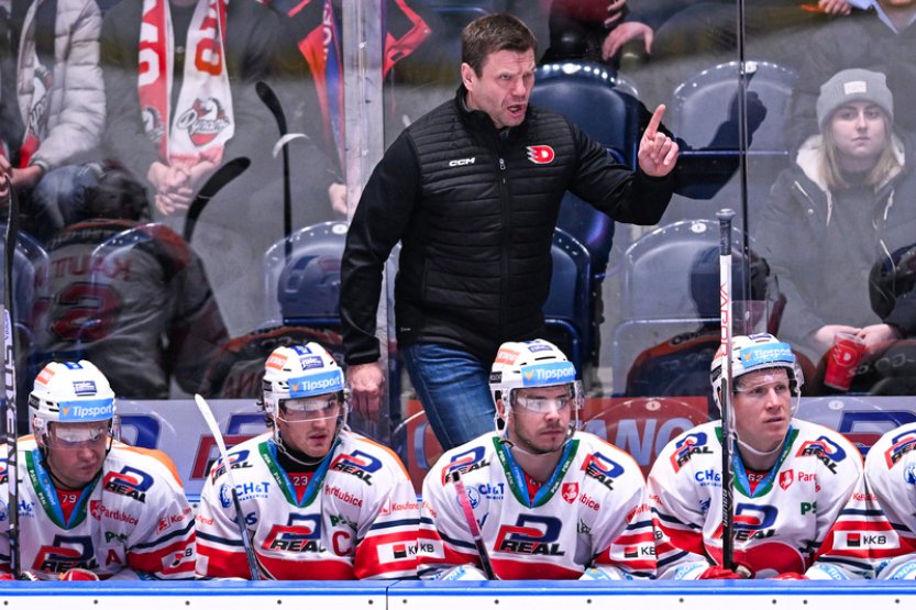 Varaďa překvapivě skončil u hokejistů Pardubic, tým povede Zadina