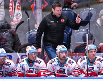 Varaďa překvapivě skončil u hokejistů Pardubic, tým povede Zadina