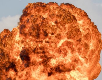 V ruské Brjanské oblasti hoří sklad pohonných hmot, zasáhl ho sestřelený dron