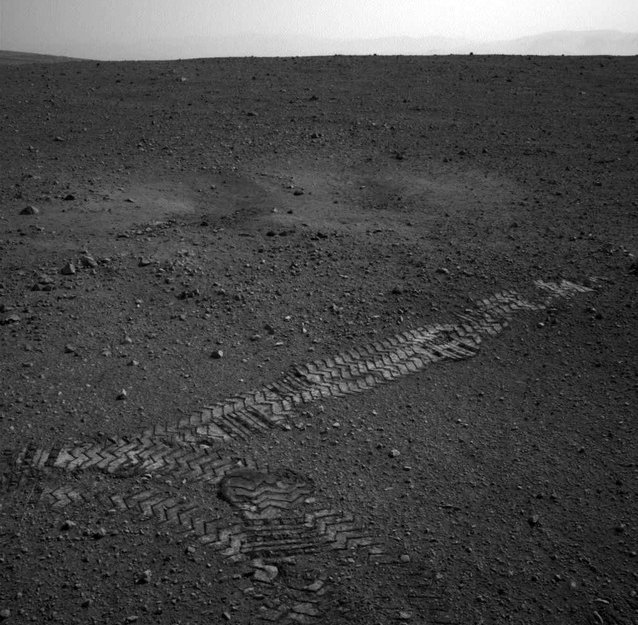 ESA: Na Marsu jsou patrně pod povrchem skryty obrovské masy ledu