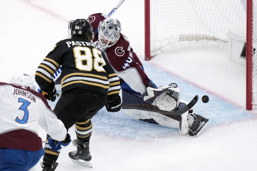 Pastrňák hattrickem sestřelil Colorado a je v NHL třetí mezi střelci