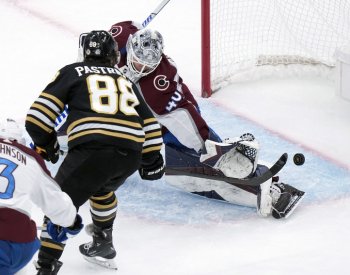 Pastrňák hattrickem sestřelil Colorado a je v NHL třetí mezi střelci