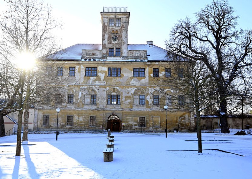 Aukce zámku v Kunraticích má vítěze, nabídl vyvolávací cenu 106,260.000 Kč