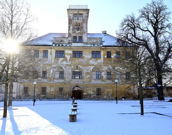 Aukce zámku v Kunraticích má vítěze, nabídl vyvolávací cenu 106,260.000 Kč