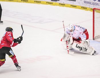 Sparta vyhrála v Hradci Králové po nájezdech a drží se v čele extraligy