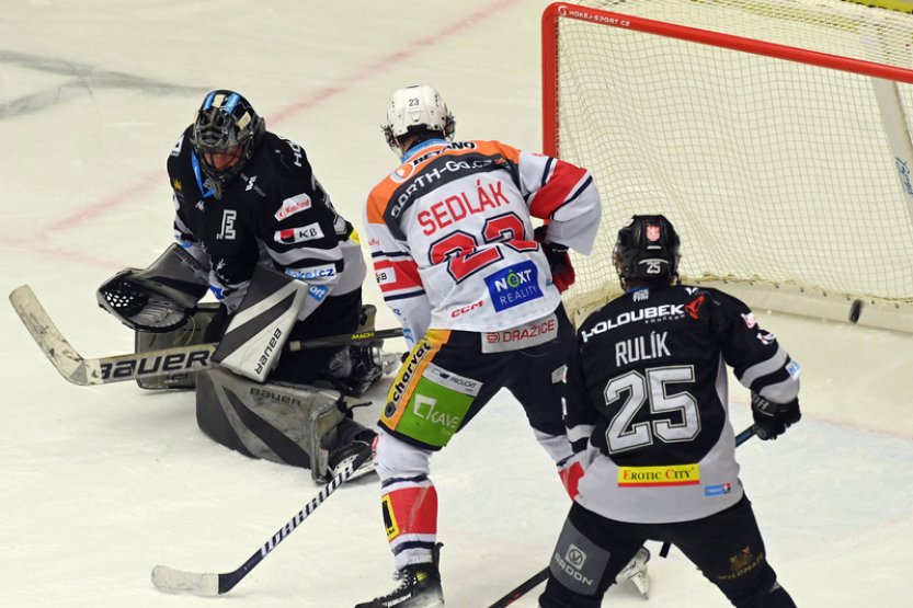 Pardubice po velkém obratu okořenily Zadinovu premiéru výhrou v Karlových Varech