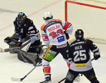 Pardubice po velkém obratu okořenily Zadinovu premiéru výhrou v Karlových Varech
