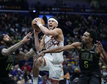 Booker 52 body pomohl v NBA k výhře Phoenixu, Murray opět rozhodl v závěru
