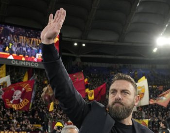 AS Řím při De Rossiho premiéře porazil doma 2:1 Veronu