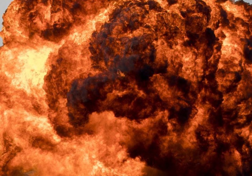 Rusko hlásí útoky dronů v několika oblastech, hoří plynový terminál