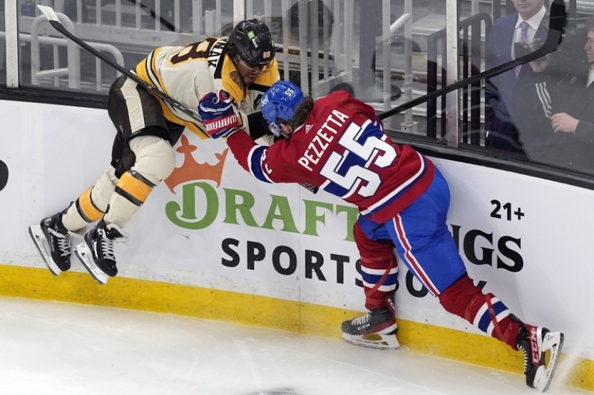 Na výhře Bostonu se bodově podíleli všichni tři Češi, Pastrňák dal 30. gól