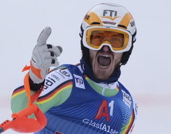 Strasser ovládl slalom v Kitzbühelu a po dvou letech se dočkal výhry v SP