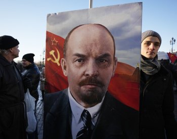 Leninovi příznivci si před mauzoleem připomněli 100. výročí jeho smrti