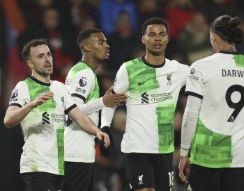 West Ham přišel v závěru o výhru, Coufal byl vyloučen, Liverpool vyhrál 4:0