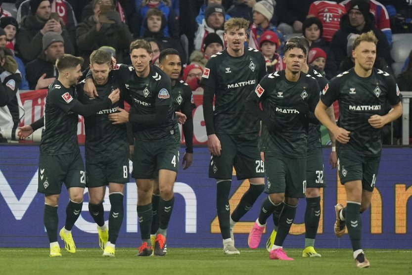 Bayern doma prohrál s Brémami a ztrácí na Leverkusen už sedm bodů