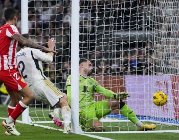 Real Madrid v nastavení otočil utkání s poslední Almeríí a vede tabulku