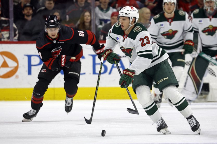 Nečasův gól na výhru nestačil, Roy zvládl první zápas na lavičce NY Islanders