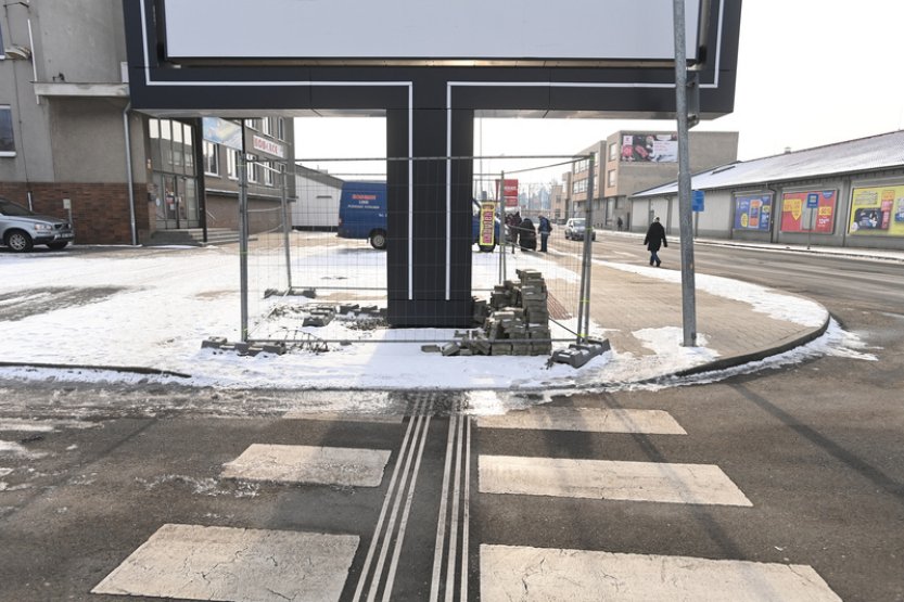 Zábřeh chce zachovat přechod, který zatarasil nepovolený reklamní pylon