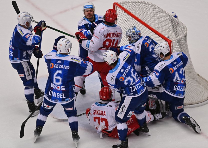 Třinec porazil Kometu 5:1, Cienciala překonal dvakrát uzdraveného Furcha