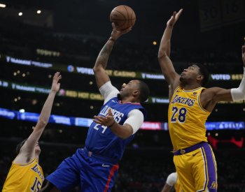 Derby o Los Angeles v NBA ovládli Clippers, triple doublem zazářil Leonard