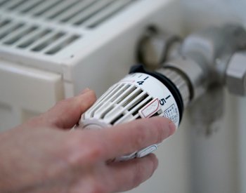 Spotřeba tepla loni v Česku meziročně klesla o šest procent