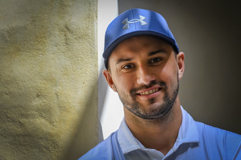 Brankář Mrázek podepsal novou dvouletou smlouvu s Chicagem