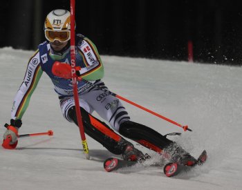 Noční slalom SP ve Schladmingu vede po prvním kole německý lyžař Strasser