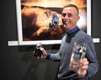 Soutěž o nejlepší sportovní fotografii roku vyhrál Tomaškinův snímek z Dakaru