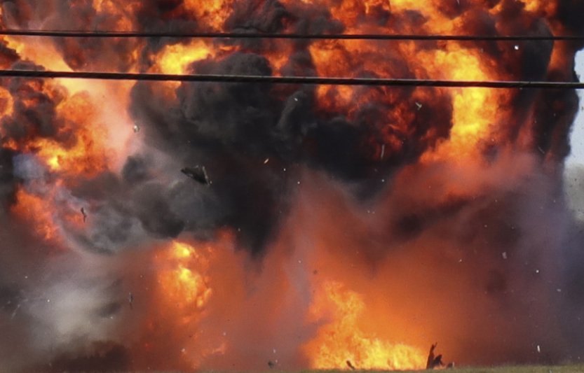 V areálu rafinerie v jihoruském městě Tuapse hoří, Ukrajina čelila dronům