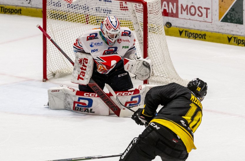 Hokejisté Pardubic se ve šlágru 40. kola extraligy představí v Litvínově